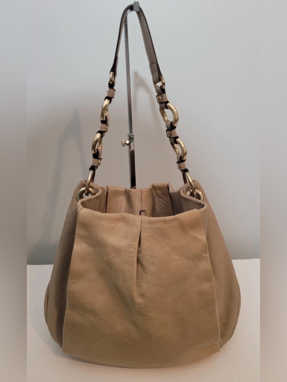 Vince Camuto Leather Hobo Shoulder Bag Taupe Tan Chain Accent Boho Y2K